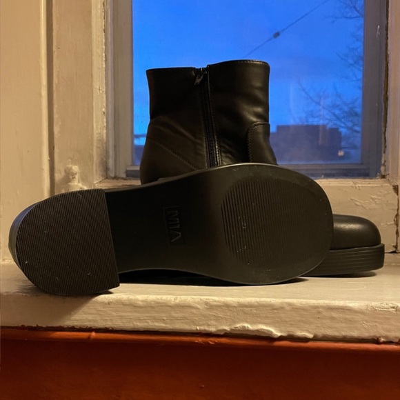 MIA Black Boots - 9US - Picture 2 of 4
